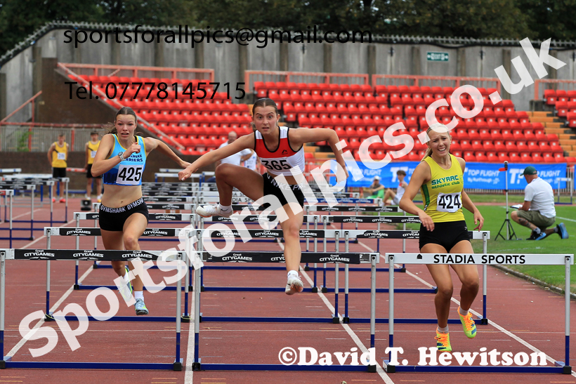 Hurdles, Gateshead Tartan Games.  Photo: David T. Hewitson/Sports for All Pics